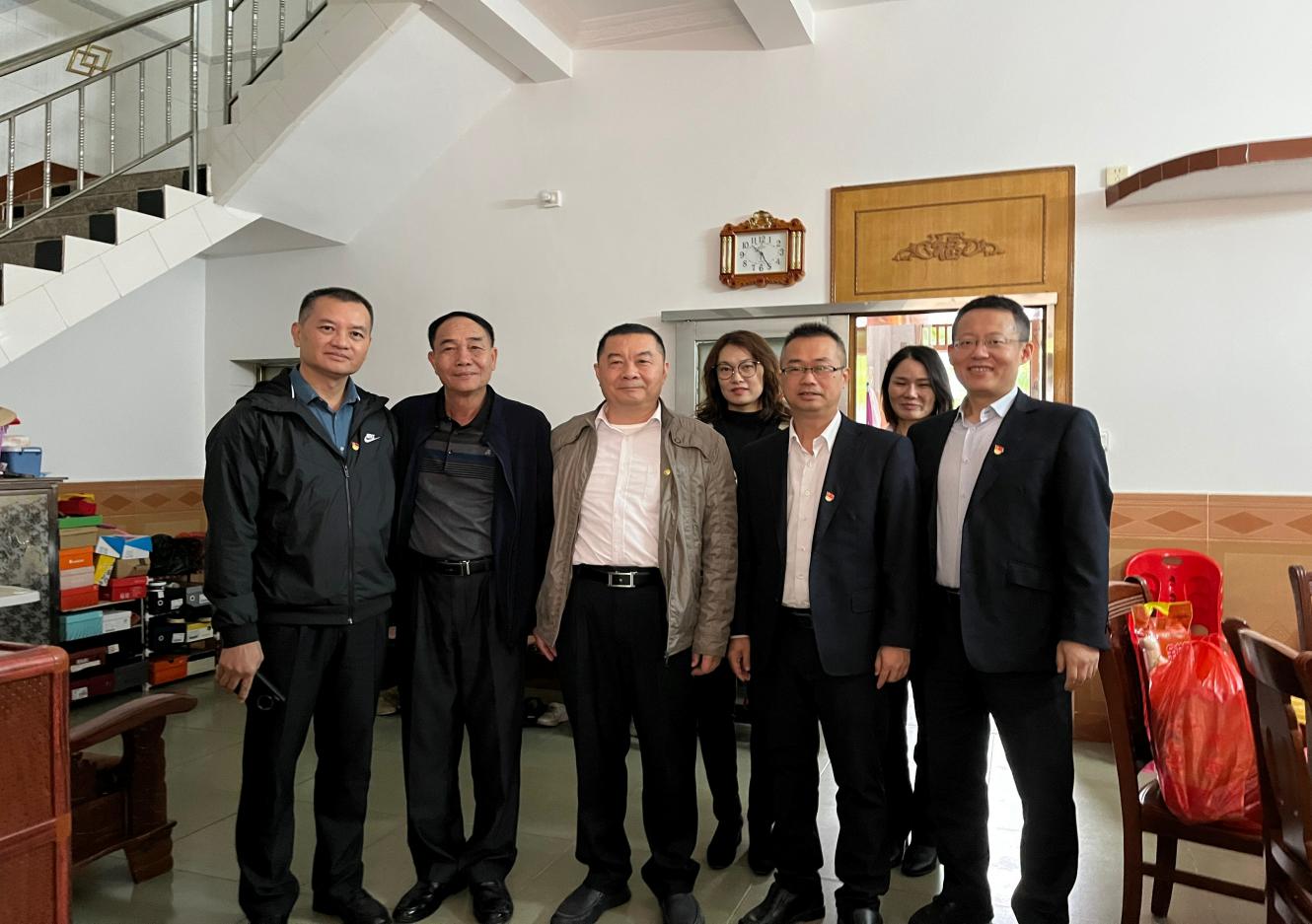 省聯(lián)社黨委委員、副主任韓青同志一行走訪慰問(wèn)臨高農(nóng)商銀行退休干部職工