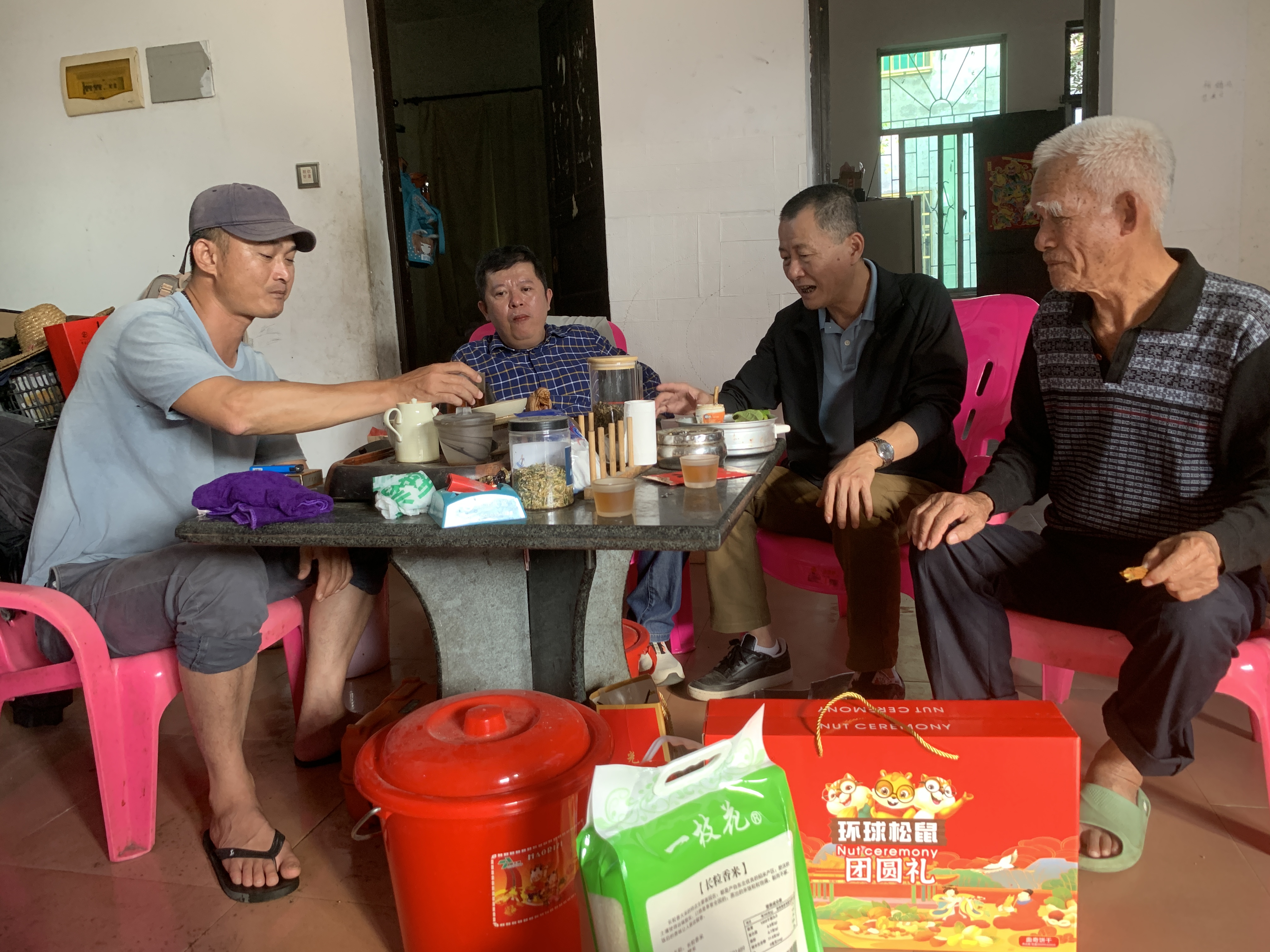 春節(jié)慰問送真情，濃濃關(guān)懷暖人心 ——陵水聯(lián)社開展春節(jié)走訪慰問活動(dòng)