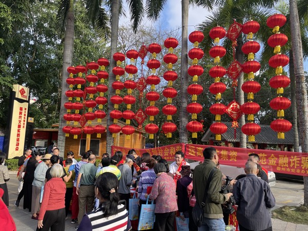 打擊非法集資 構(gòu)建和諧社會(huì)│市金融局、儋州聯(lián)社等多家單位聯(lián)合開展防范非法集資宣傳活動(dòng)