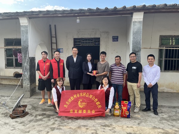 春節(jié)送溫暖 關(guān)懷暖人心│儋州市團委聯(lián)合儋州聯(lián)社團總支部、愛心企業(yè)走訪慰問困難群眾