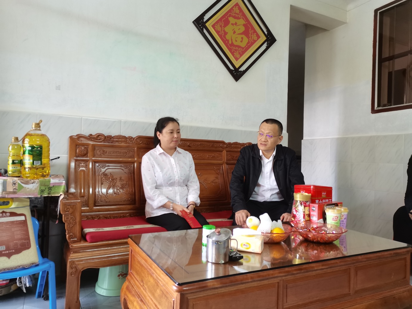 省聯(lián)社黨委副書記王紹文春節(jié)前夕到萬寧農(nóng)商銀行走訪慰問