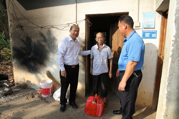 扶貧濟(jì)困解難事 走訪慰問暖人心——樂東聯(lián)社春節(jié)前走訪慰問脫貧戶