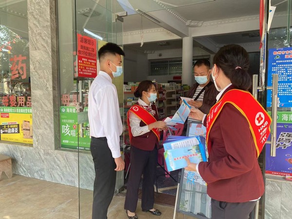 儋州聯(lián)社開展學(xué)習(xí)雷鋒精神為主題的金融普及宣傳活動