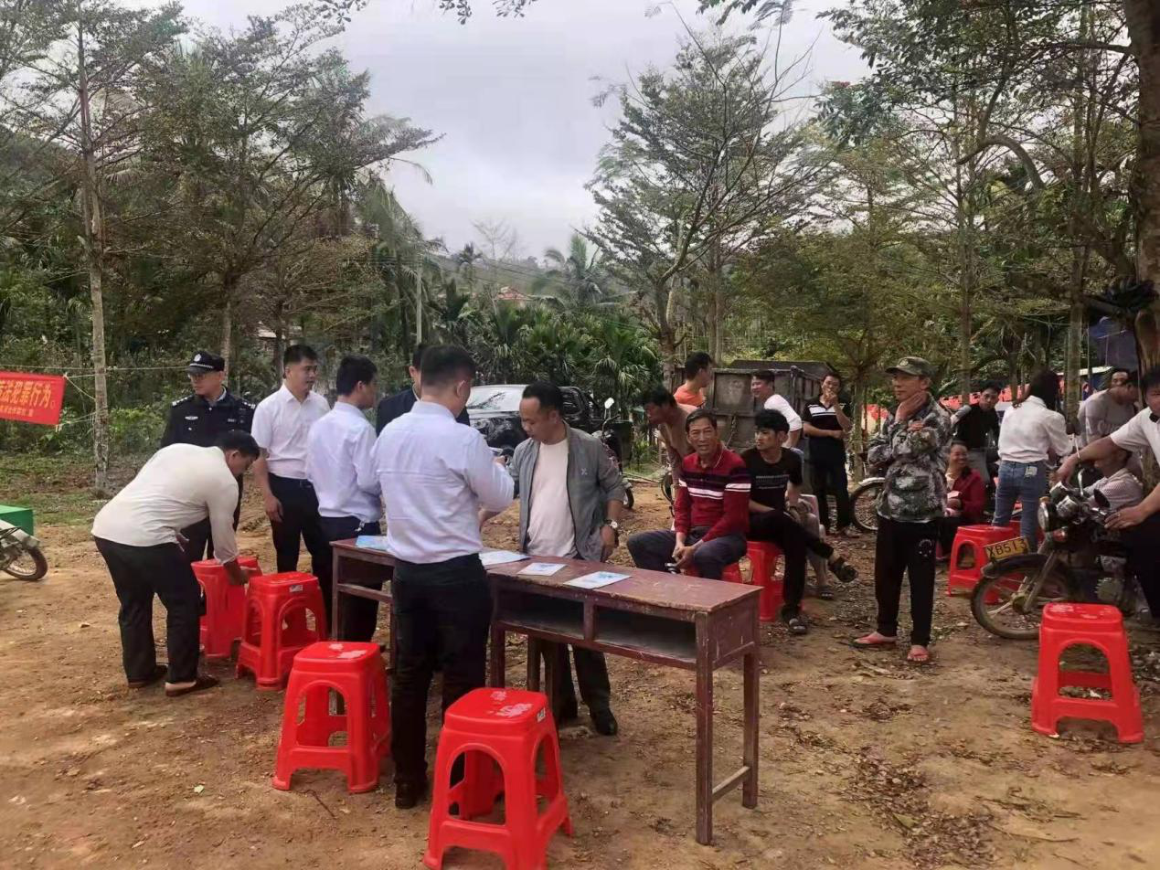 定安聯(lián)社翰林信用社聯(lián)合定安縣公安局中瑞派出所開展反詐騙宣傳活動(dòng)