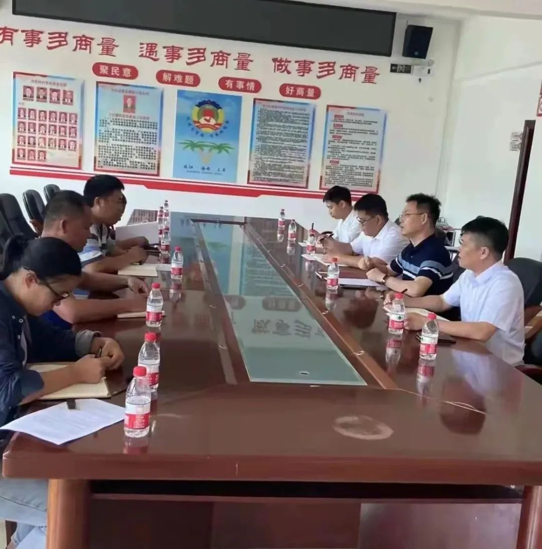 在三亞的大山里，這群人忙著幫村民采摘“致富花”