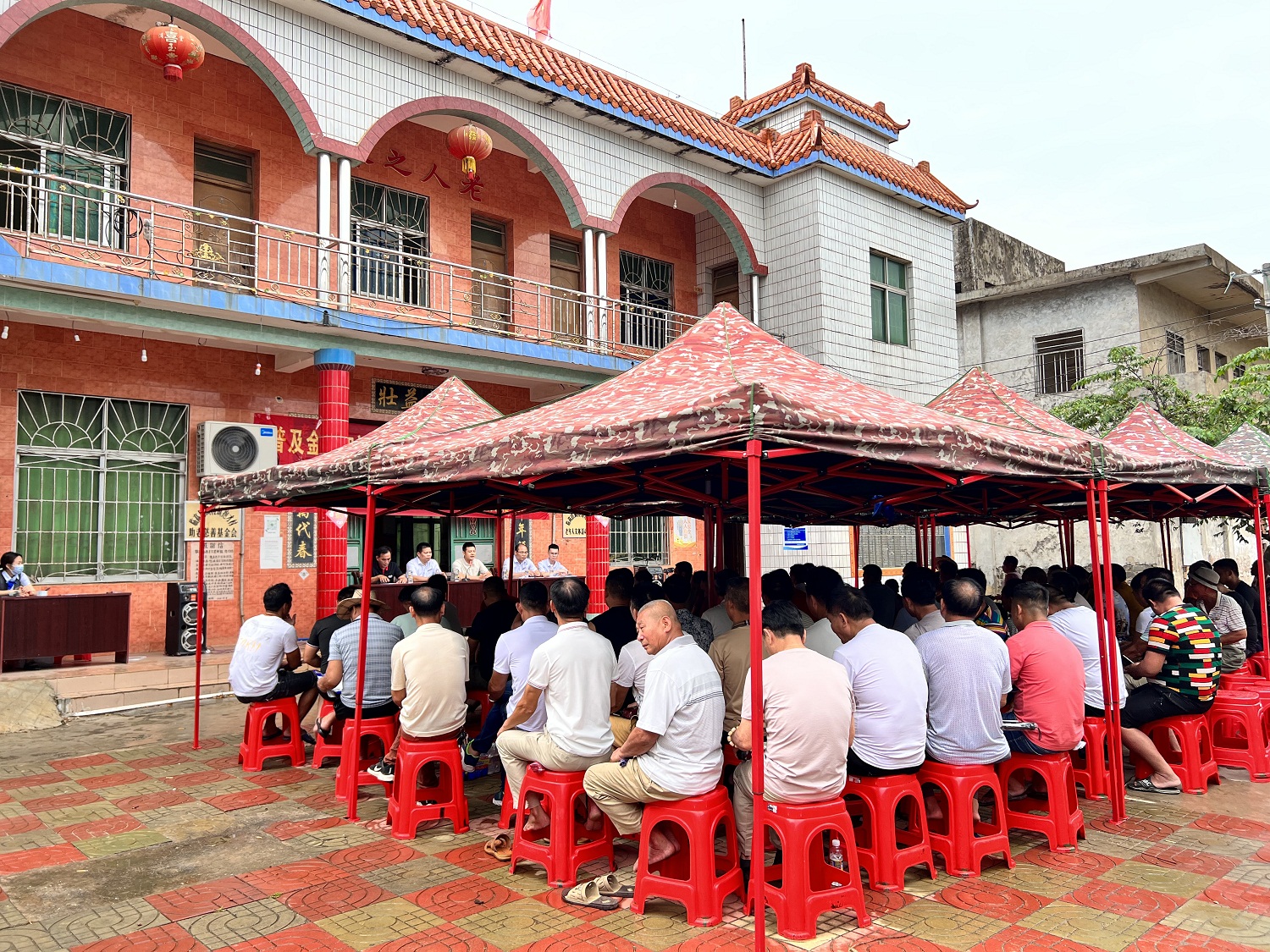 臨高農(nóng)商銀行調(diào)樓支行開展“普及金融知識暨普惠金融助力鄉(xiāng)村振興”宣傳活動 臨高農(nóng)商銀行調(diào)樓支行開展“普及金融知識暨普惠金融助力鄉(xiāng)村振興”宣傳活動