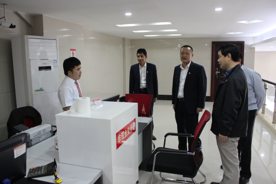 省聯(lián)社黨委副書記、紀委書記王紹文赴瓊海聯(lián)社送溫暖