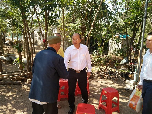 樂(lè)東聯(lián)社開展2019年“春節(jié)送溫暖” 走訪慰問(wèn)活動(dòng)