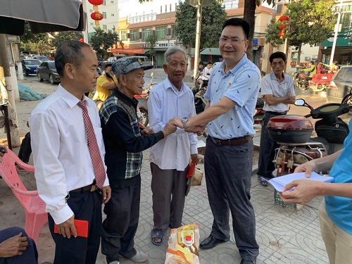 樂(lè)東聯(lián)社開展2019年“春節(jié)送溫暖” 走訪慰問(wèn)活動(dòng)