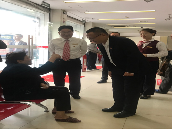 省聯(lián)社黨委副書記、紀(jì)委書記王紹文一行深入基層走訪慰問