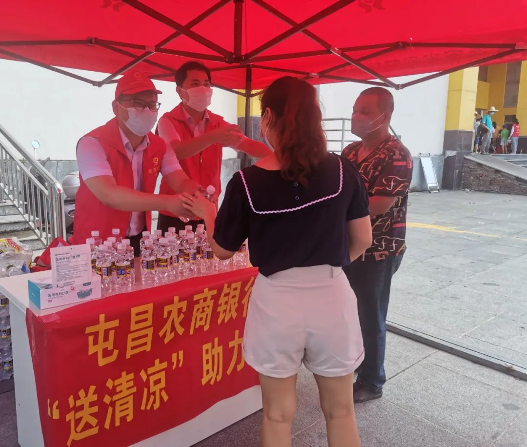 抗疫有我 | 海南農(nóng)信開展志愿服務(wù)