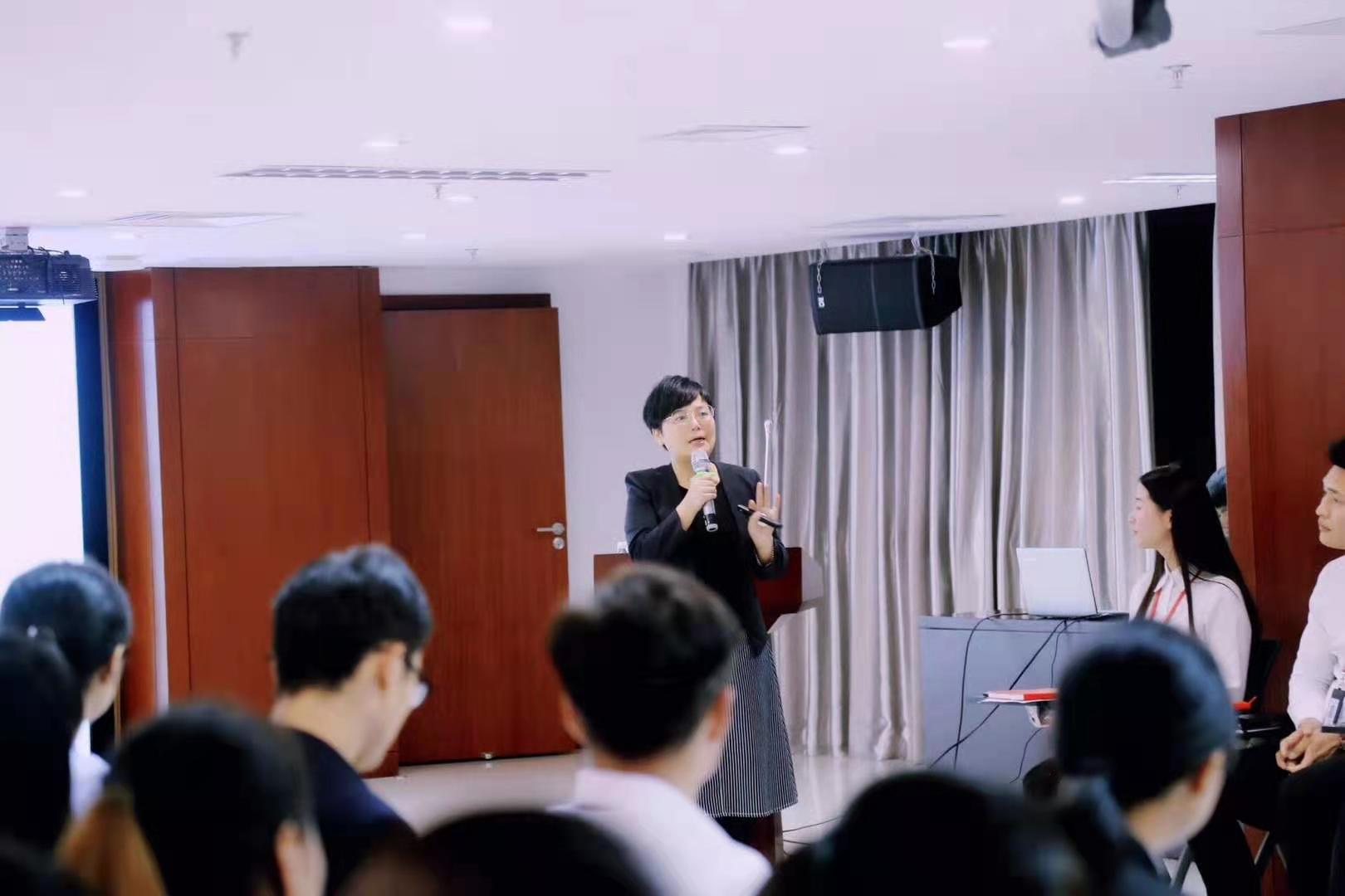 【最美農(nóng)信人】何金頻：點燃青春之火 發(fā)揚“三?！本? title=