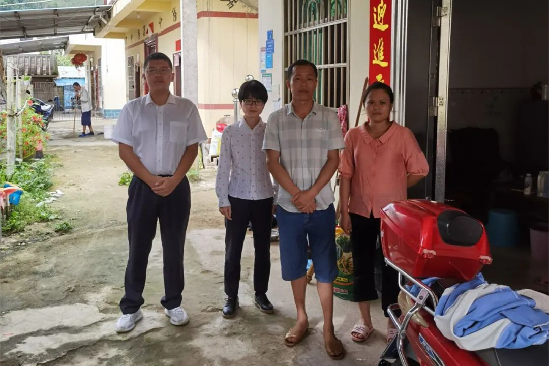 陳思卓：到離農(nóng)民最近的地方 做服務(wù)“三農(nóng)”的農(nóng)信人