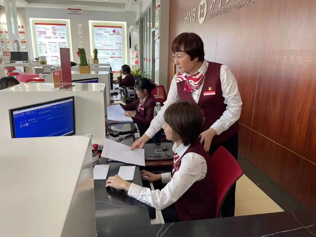 朱?；ǎ焊厕r(nóng)信沃土 展現(xiàn)新時(shí)代巾幗風(fēng)采