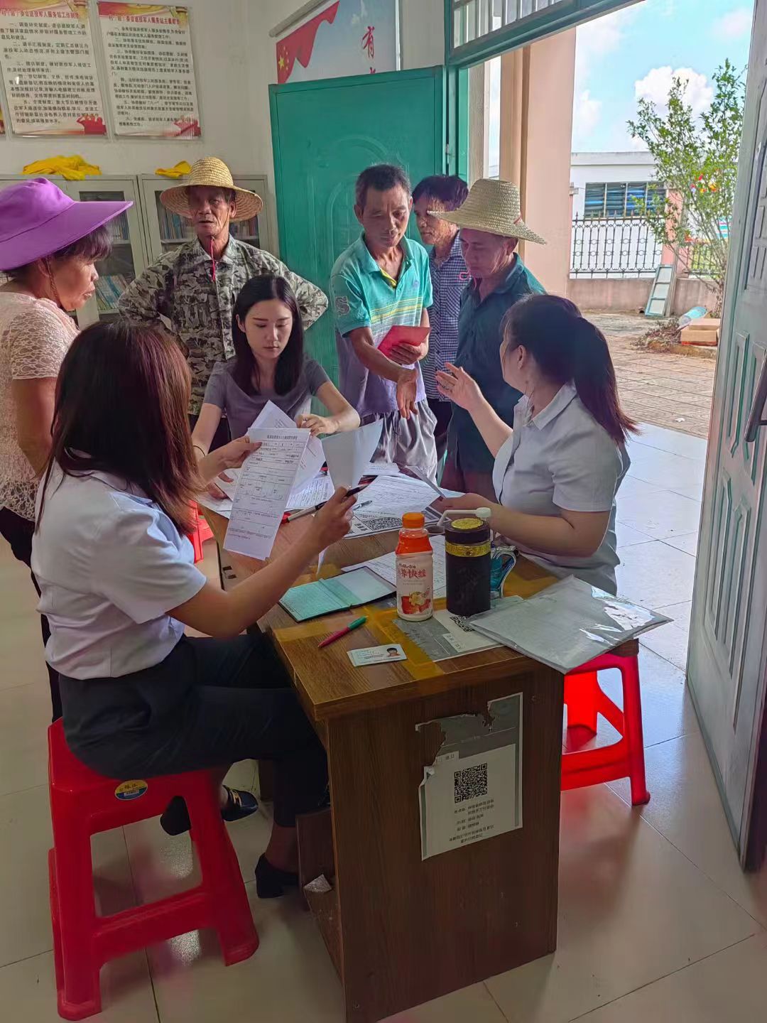 金融服務(wù)“不停歇”，臨高農(nóng)商銀行全力 推進(jìn)國(guó)慶期間各項(xiàng)金融服務(wù)工作