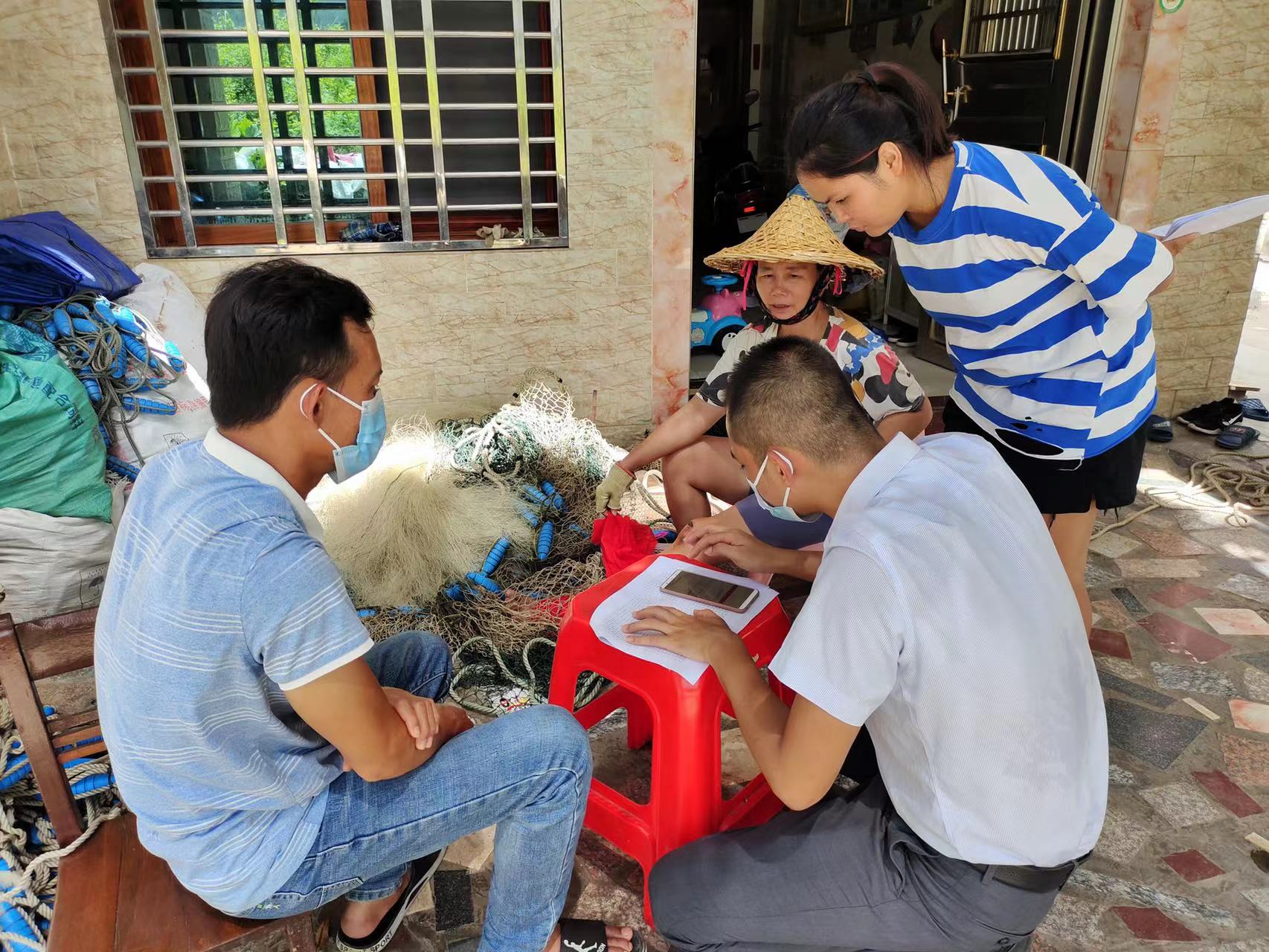 金融服務(wù)“不停歇”，臨高農(nóng)商銀行全力 推進(jìn)國(guó)慶期間各項(xiàng)金融服務(wù)工作