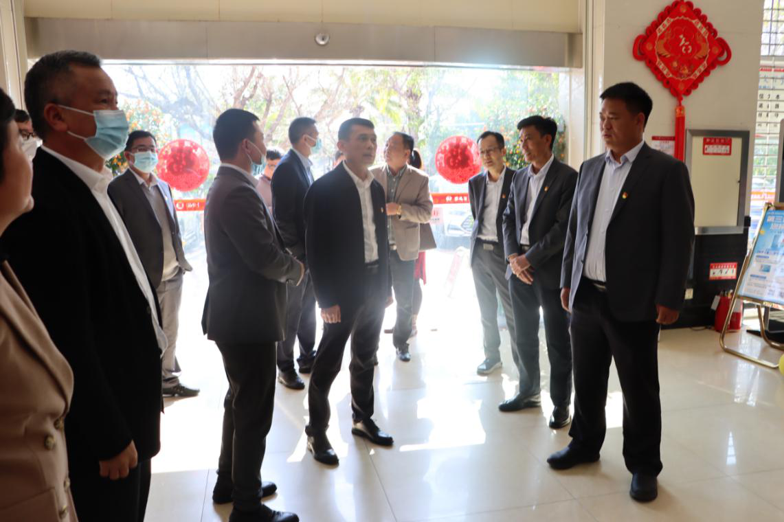 東方市政協(xié)主席率隊(duì)新春走訪東方農(nóng)信