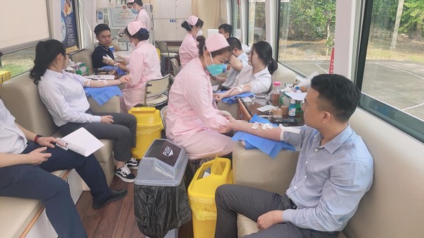 學(xué)雷鋒活動月|“學(xué)雷鋒?獻(xiàn)熱血?共赴一場愛心之約”無償獻(xiàn)血活動