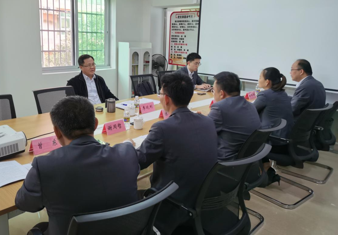 李曉剛到三亞農(nóng)商銀行、陵水聯(lián)社、文昌農(nóng)商銀行、定安聯(lián)社調(diào)研