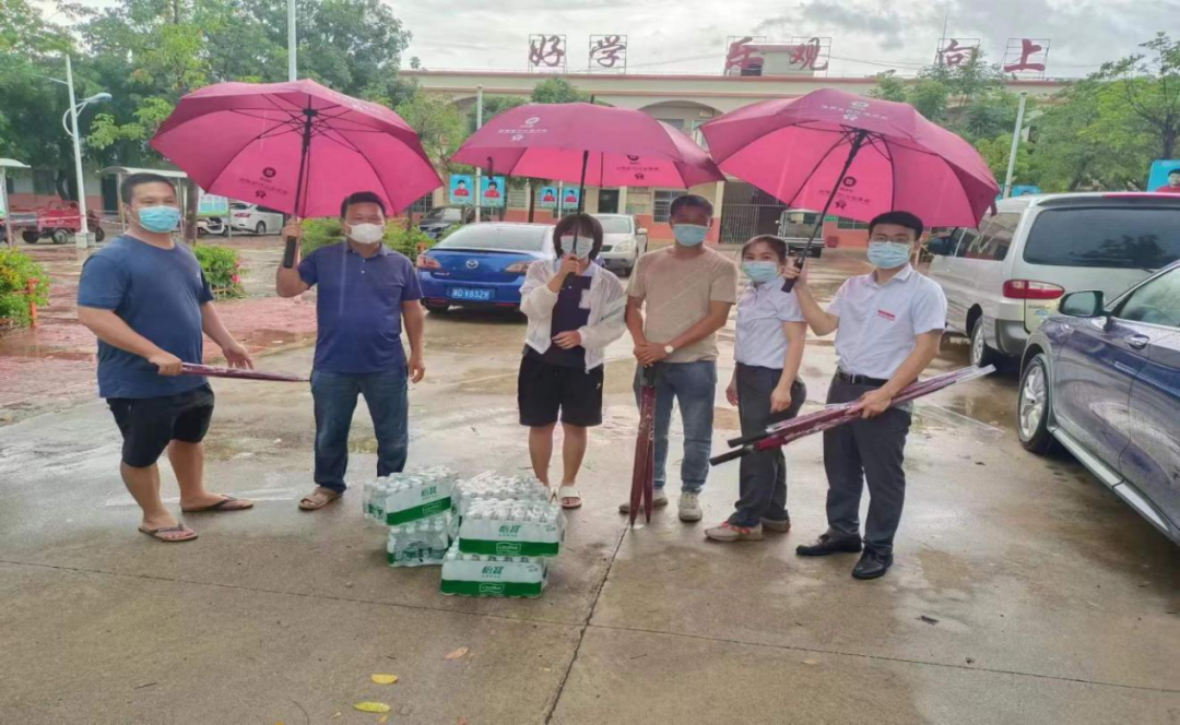 李育雅：做平凡的“擺渡人”