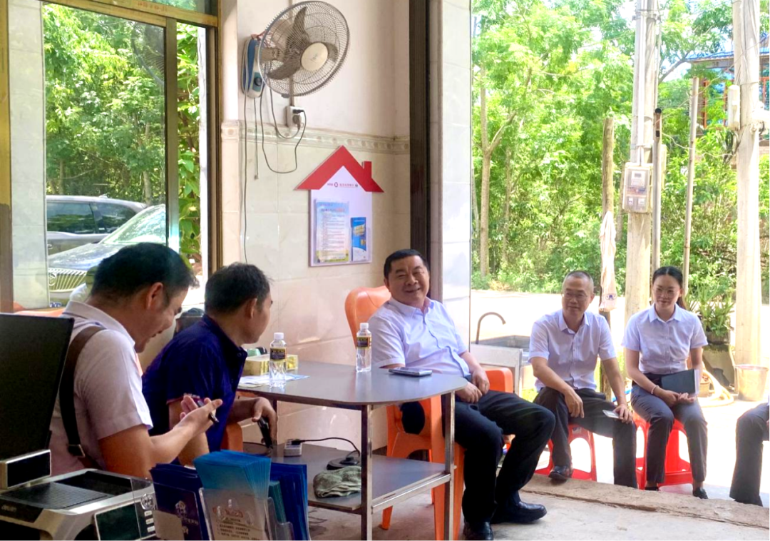 主題教育進(jìn)行時(shí)·調(diào)查研究｜韓青到臨高農(nóng)商銀行開(kāi)展調(diào)研