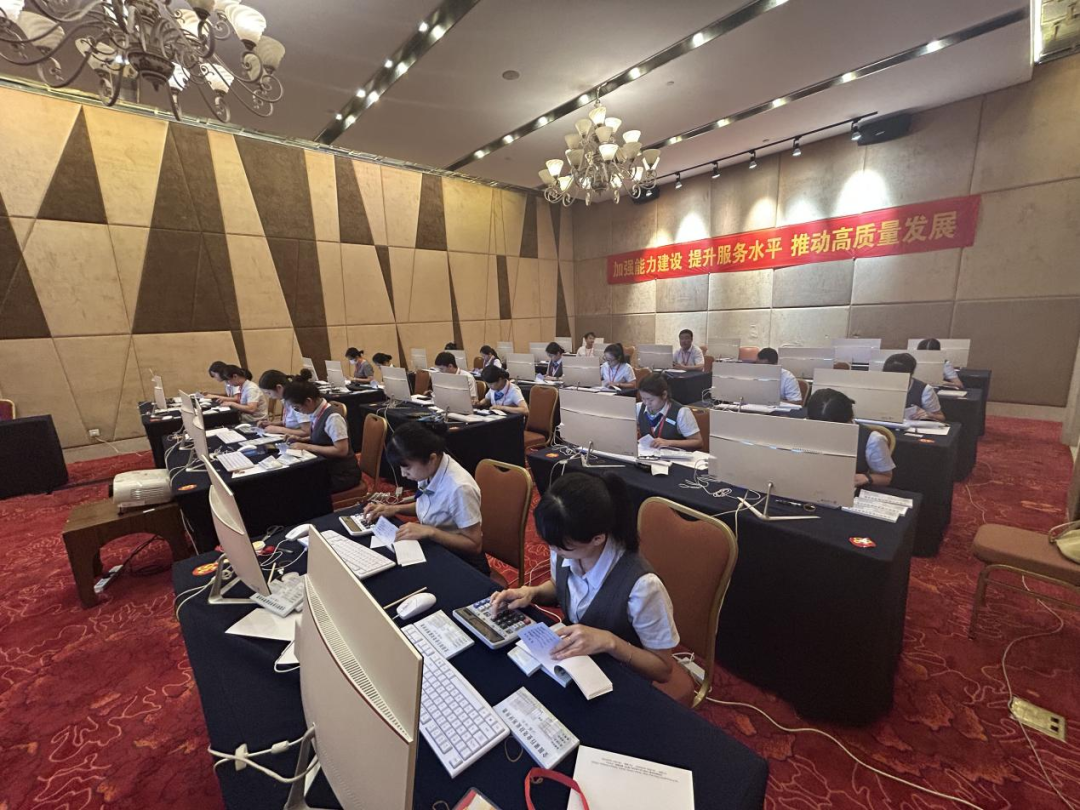 海南農(nóng)信舉辦2023年度綜合業(yè)務(wù)技能比拼活動