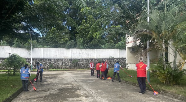 儋州農(nóng)信社聯(lián)合儋州市一創(chuàng)兩建工作指揮部開(kāi)展“敬老月”活動(dòng)