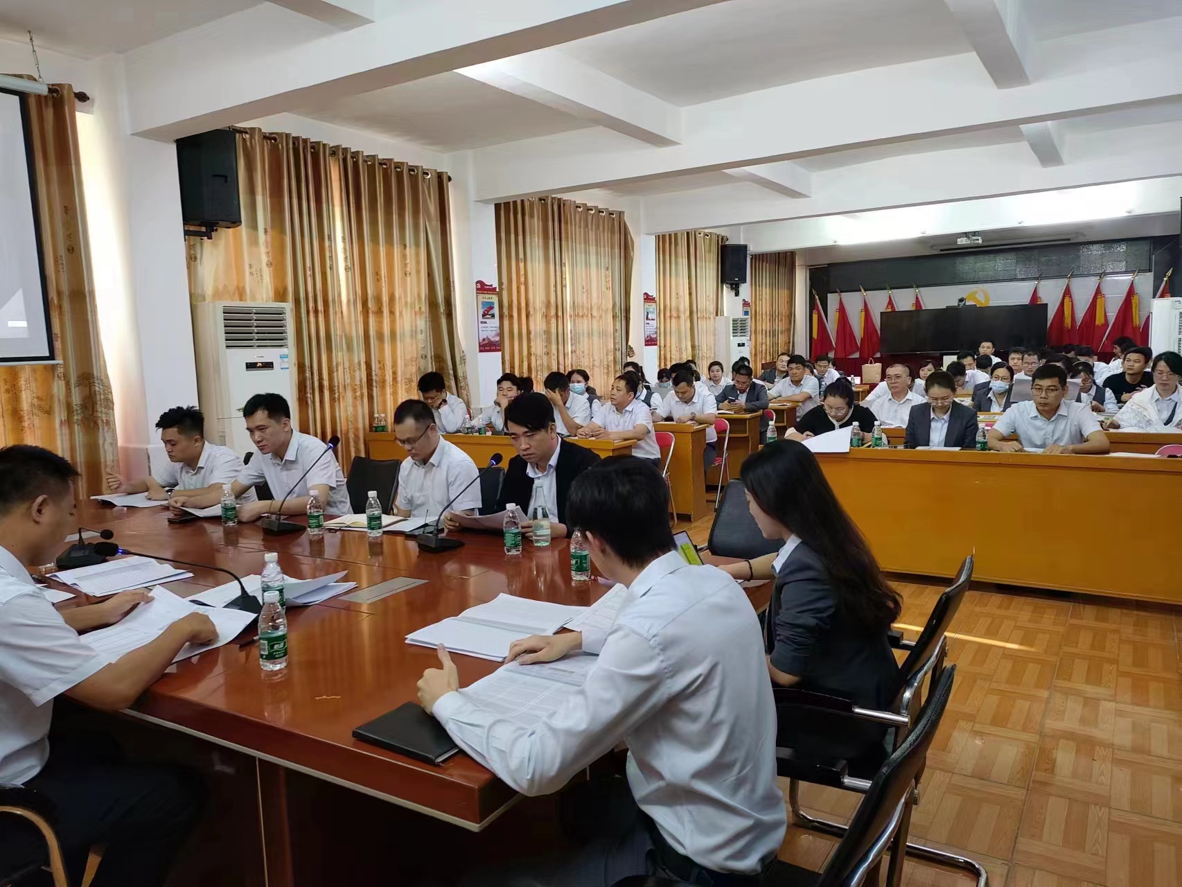 東方聯(lián)社召開2023年下半年不良貸款風(fēng)險(xiǎn)處置專項(xiàng)會議