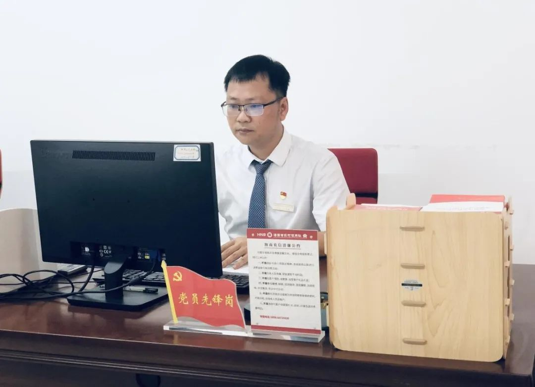 何長(zhǎng)智：緊盯“三個(gè)聚焦” 扎根基層耕好“責(zé)任田”