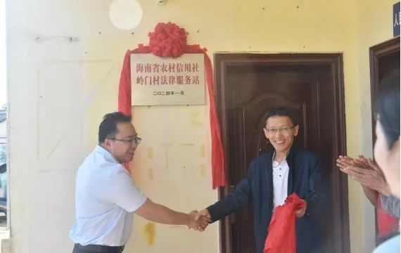 吳敏到定點(diǎn)幫扶村開展春節(jié)走訪慰問并參加揭牌活動