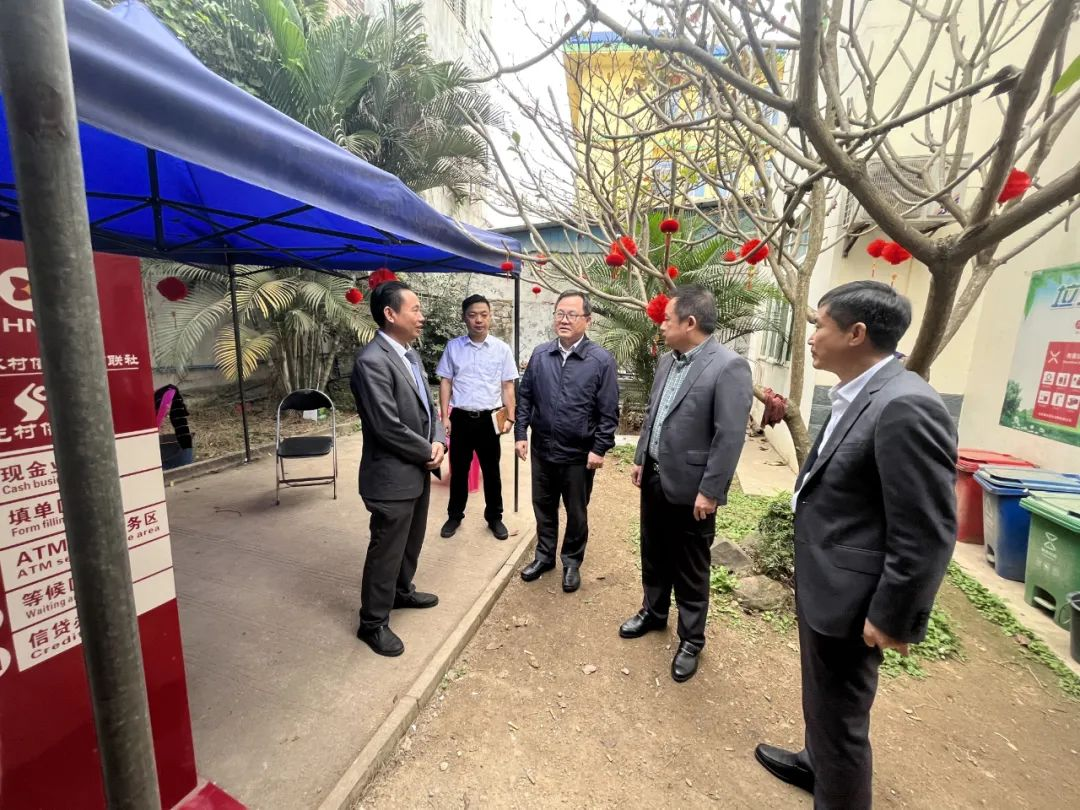 李曉剛到儋州聯(lián)社、臨高農(nóng)商銀行調(diào)研安全生產(chǎn)工作并慰問困難職工