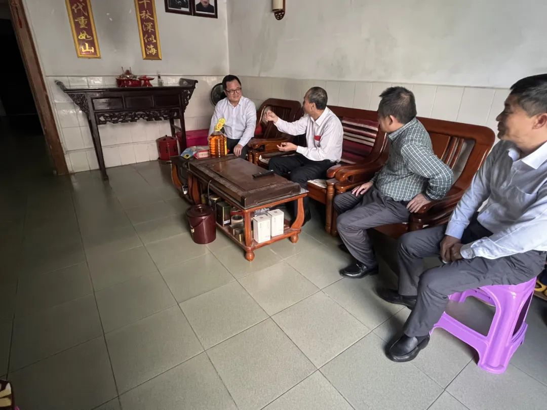 李曉剛到儋州聯(lián)社、臨高農(nóng)商銀行調(diào)研安全生產(chǎn)工作并慰問困難職工