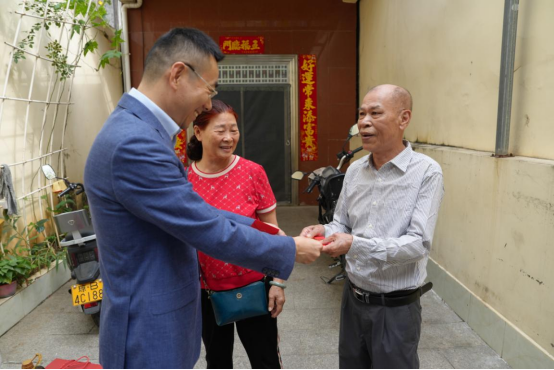 陳維到三亞農(nóng)商銀行開展走訪慰問并調(diào)研安全生產(chǎn)工作