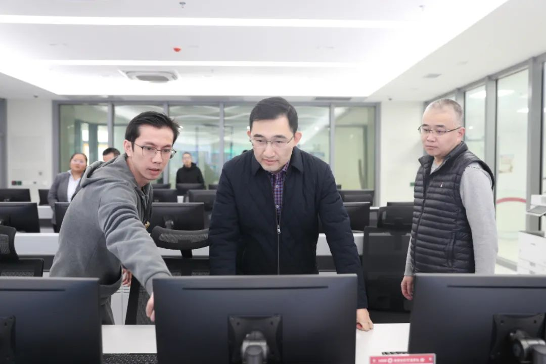 省聯(lián)社黨委班子成員大年初一走訪慰問基層網(wǎng)點