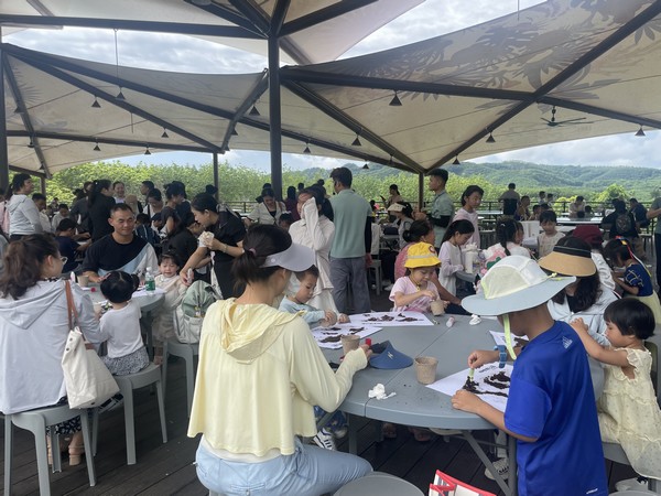 “盛夏之時(shí)，正當(dāng)趣玩田園之季”儋州農(nóng)信社開(kāi)展六一親子活動(dòng)
