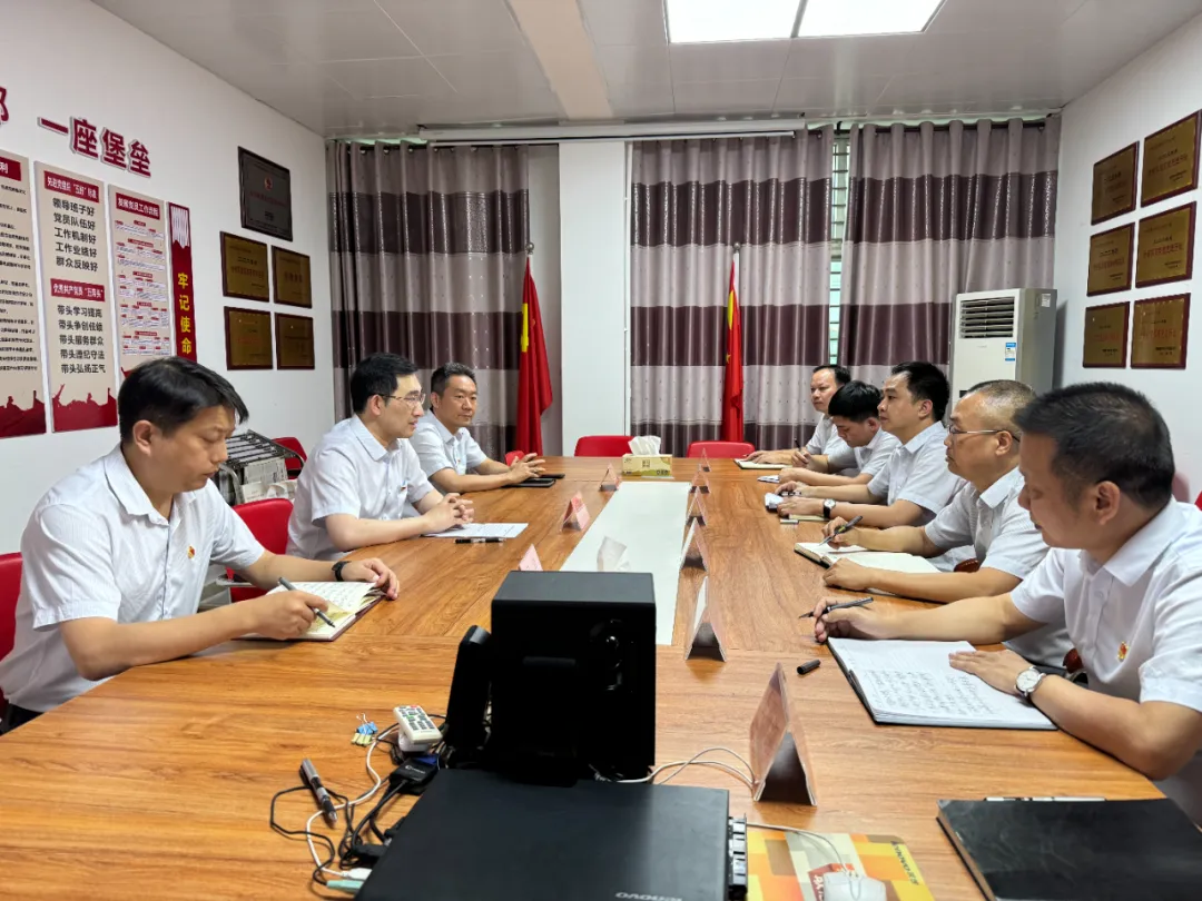 劉國鑫到臨高支行調(diào)研指導(dǎo)黨紀(jì)學(xué)習(xí)教育開展