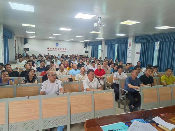 儋州支行走進(jìn)學(xué)校，拓展銀校異業(yè)合作模式