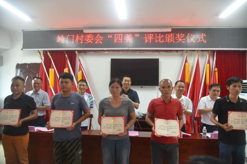 陳維帶隊(duì)調(diào)研海南農(nóng)商銀行定點(diǎn)幫扶村并召開鄉(xiāng)村振興座談會(huì)