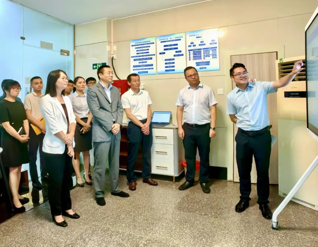 陳維帶隊到海南農(nóng)商銀行屯昌、定安等支行調(diào)研、拜訪屯昌縣委主要領(lǐng)導(dǎo)并深入客戶一線走訪