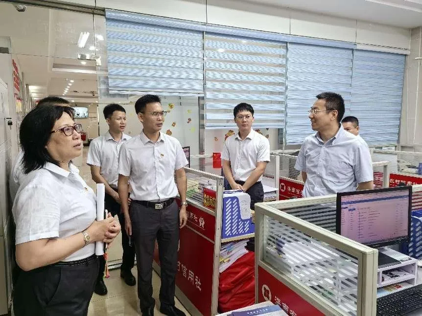 陳維帶隊到海南農(nóng)商銀行屯昌、定安等支行調(diào)研、拜訪屯昌縣委主要領(lǐng)導(dǎo)并深入客戶一線走訪