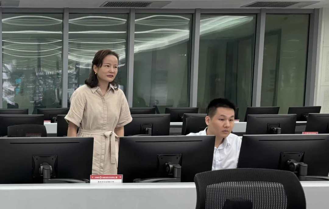 鄒燕玲走訪濱海數(shù)據(jù)中心