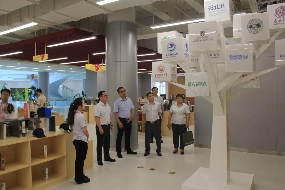 李曉剛到陵水支行、三亞支行調(diào)研