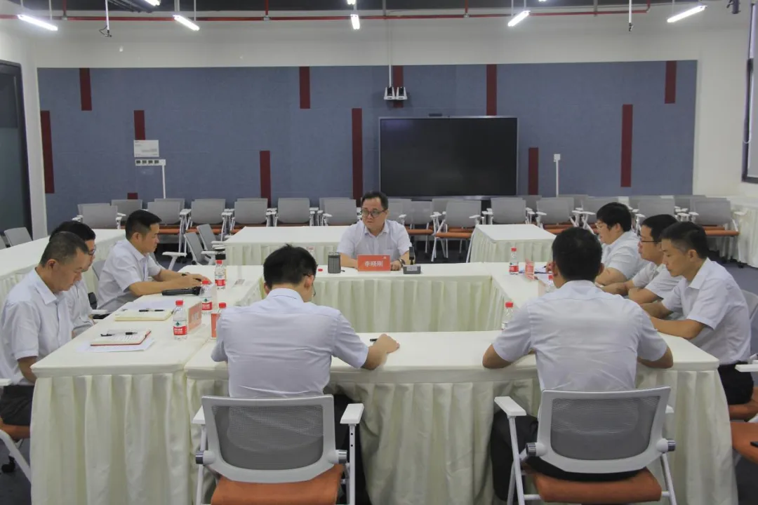 李曉剛到陵水支行、三亞支行調(diào)研