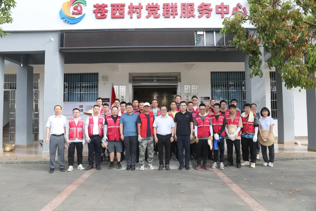 李曉剛中秋節(jié)到一線慰問救災(zāi)志愿者