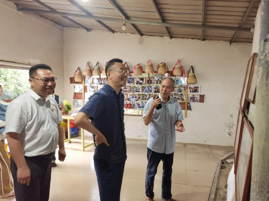 陳維深入海南農(nóng)商銀行五指山、保亭支行農(nóng)區(qū)山區(qū)網(wǎng)點(diǎn)調(diào)研并走訪客戶