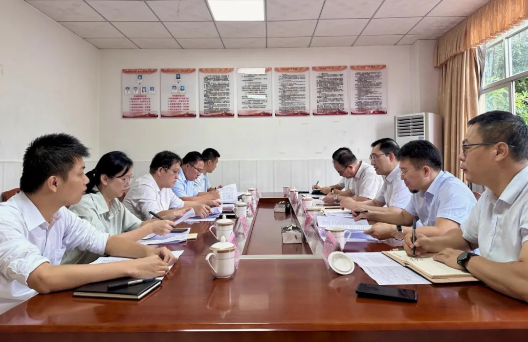 海南農(nóng)商銀行慶祝新中國(guó)成立七十五周年送文化下鄉(xiāng)活動(dòng)在瓊中舉辦