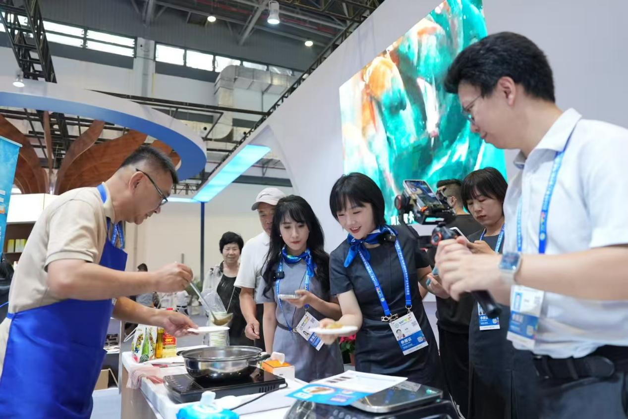 “老朋友”帶來“新面貌”  海南農(nóng)商銀行精彩亮相冬交會