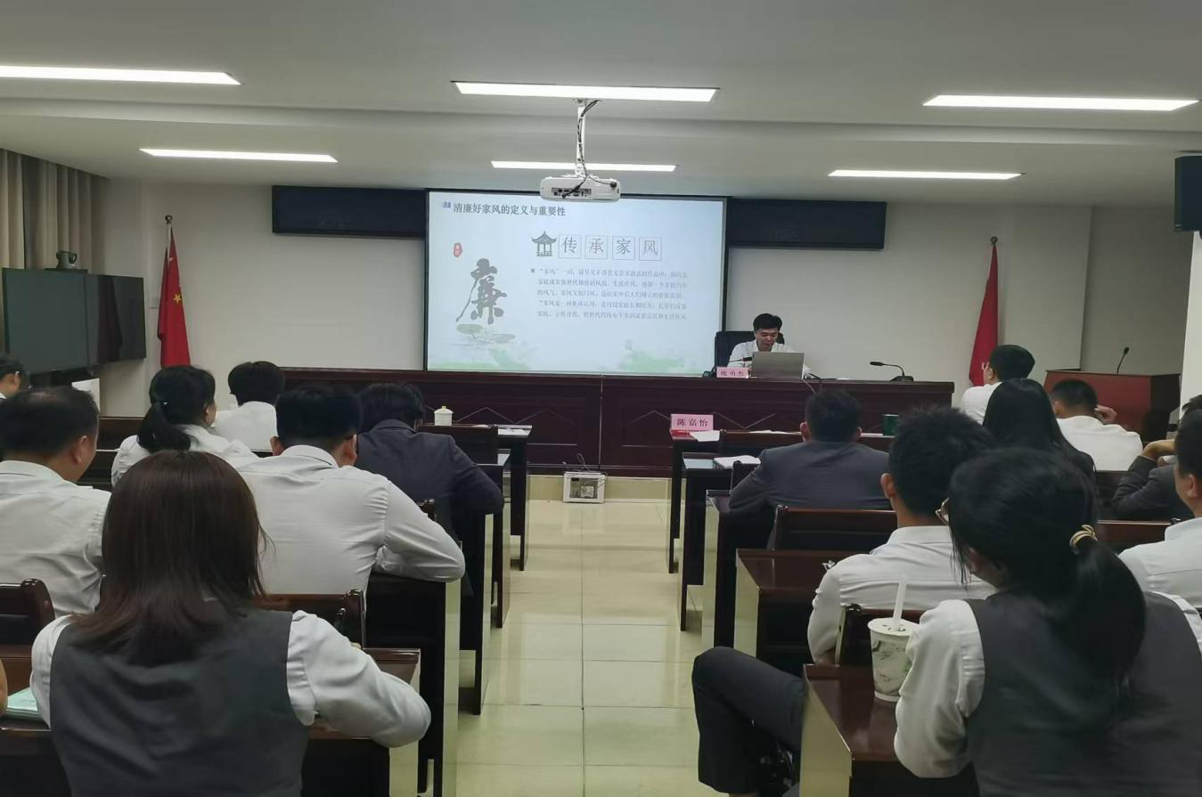 海南農(nóng)商銀行屯昌支行開展黨紀廉政 教育活動