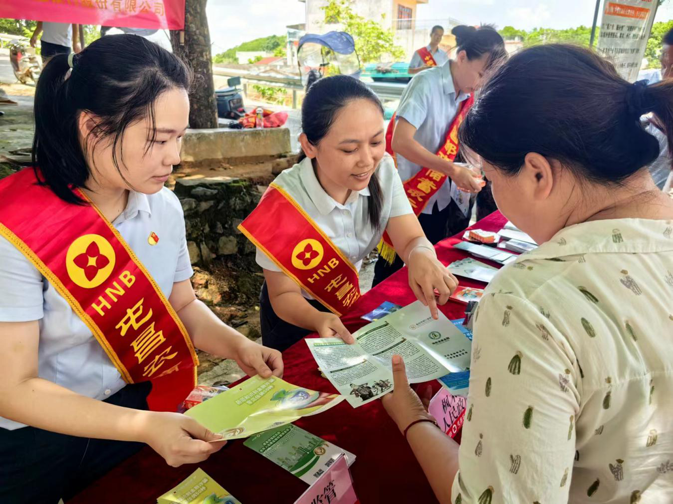 屯昌農(nóng)商銀行開展清廉金融文化進(jìn)鄉(xiāng)村 宣傳活動(dòng) 屯昌農(nóng)商銀行開展清廉金融文化進(jìn)鄉(xiāng)村 宣傳活動(dòng)