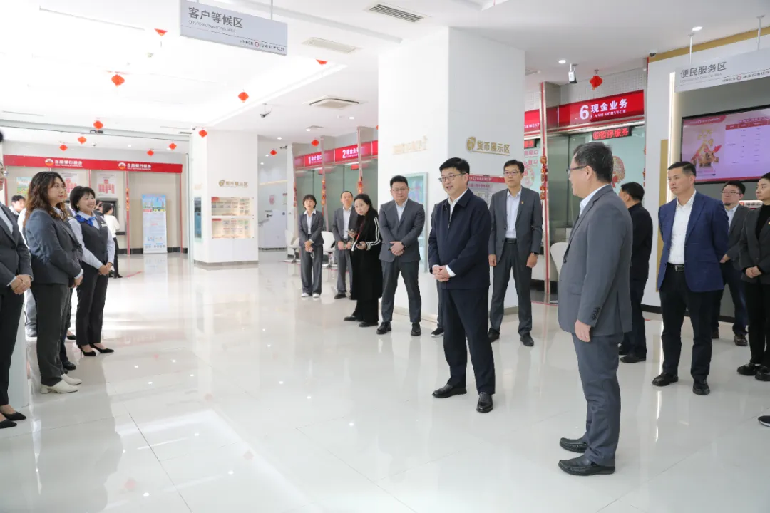 陳懷宇副省長走訪慰問海南農(nóng)商銀行奮戰(zhàn)在年終決算一線干部員工 陳懷宇副省長走訪慰問海南農(nóng)商銀行奮戰(zhàn)在年終決算一線干部員工